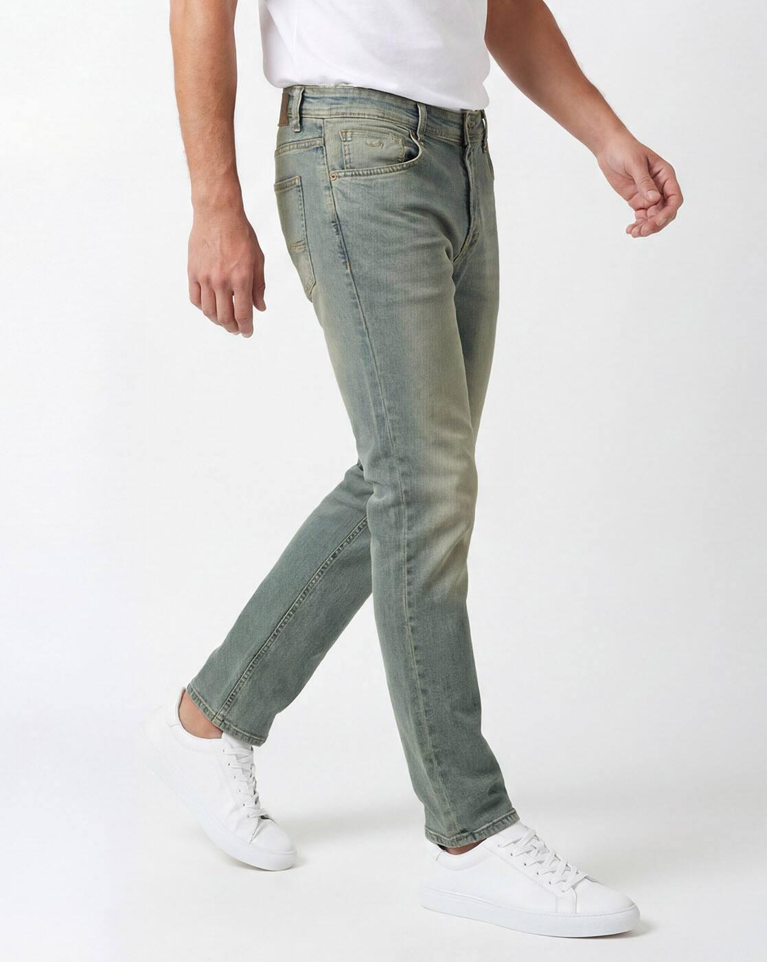 Men Lightly Washed Slim Fit Jeans