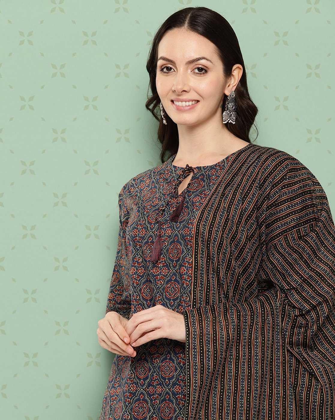Women Floral Print Straight Kurta with Pants & Dupatta
