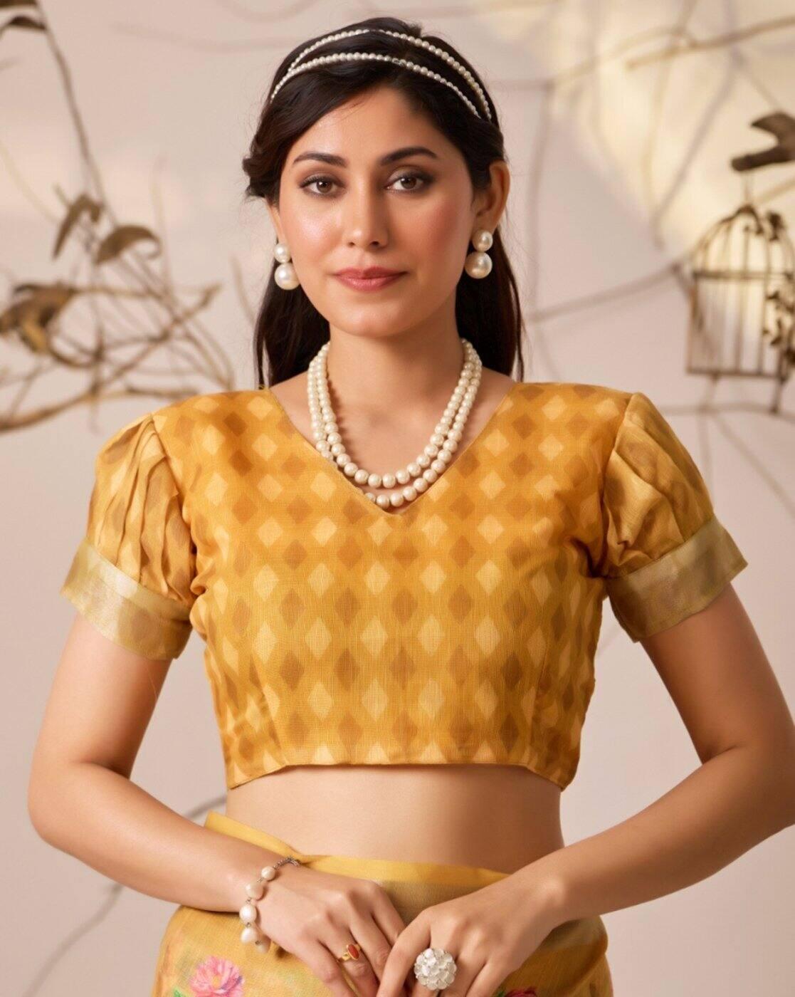 Women Floral Print Traditional Saree with Blouse Piece