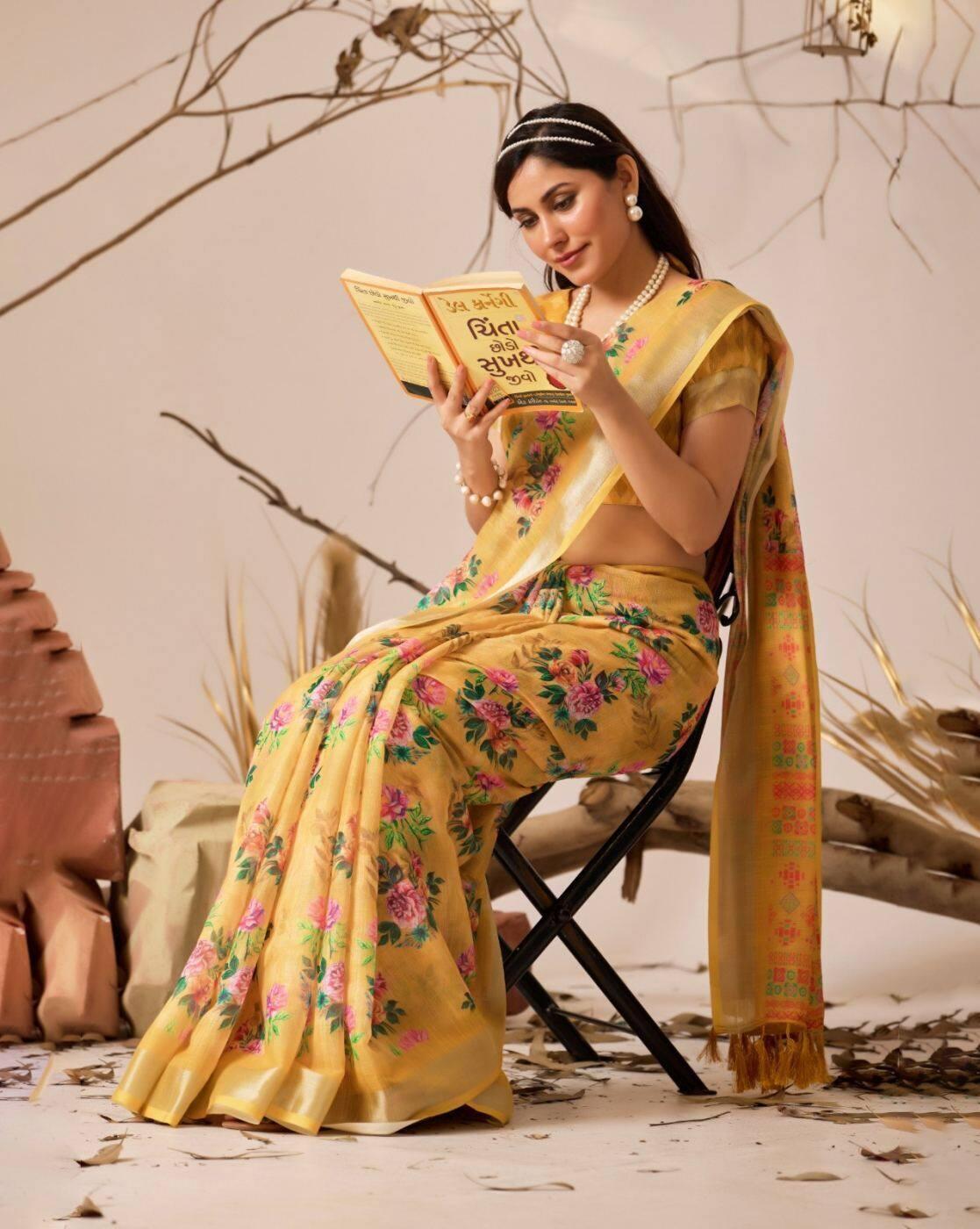 Women Floral Print Traditional Saree with Blouse Piece