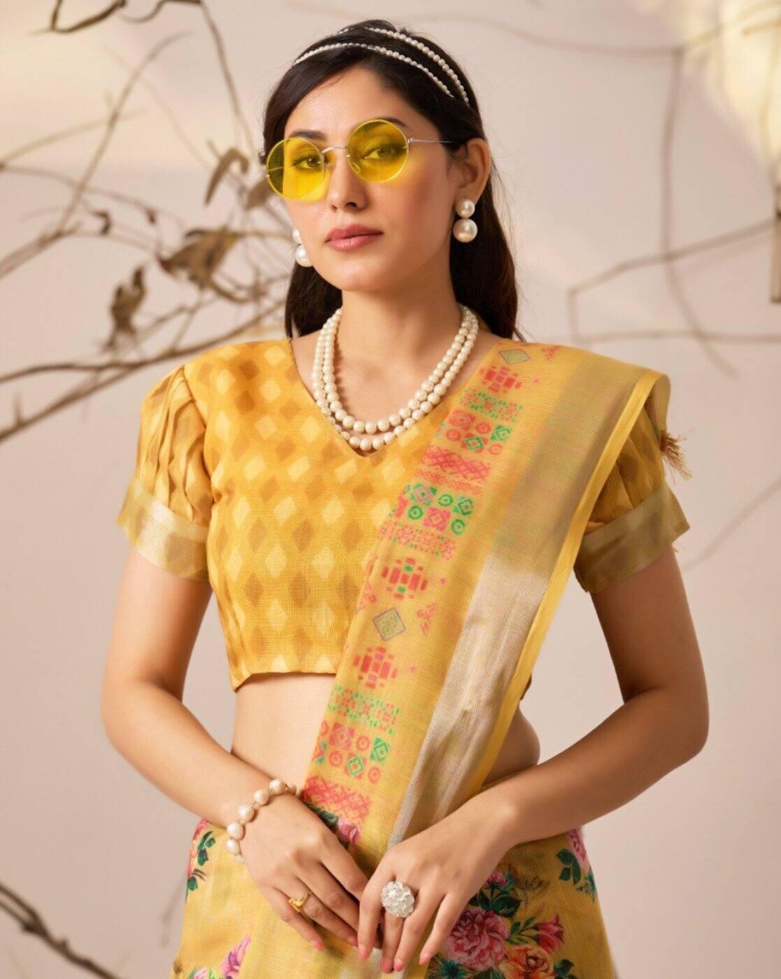 Women Floral Print Traditional Saree with Blouse Piece