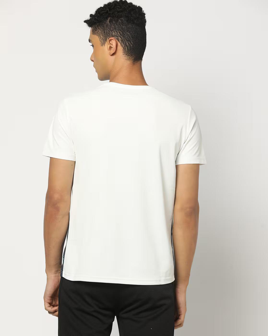 Men Colourblock Regular Fit Crew-Neck T-Shirt