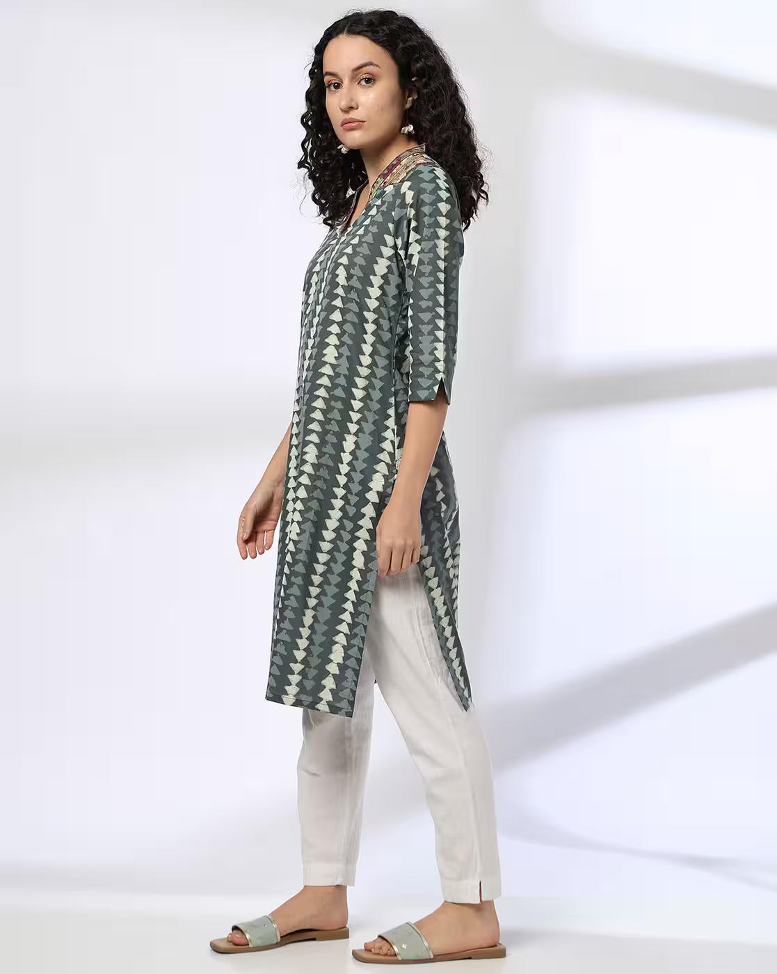 Shoulder emb kurta, LT GREY, L