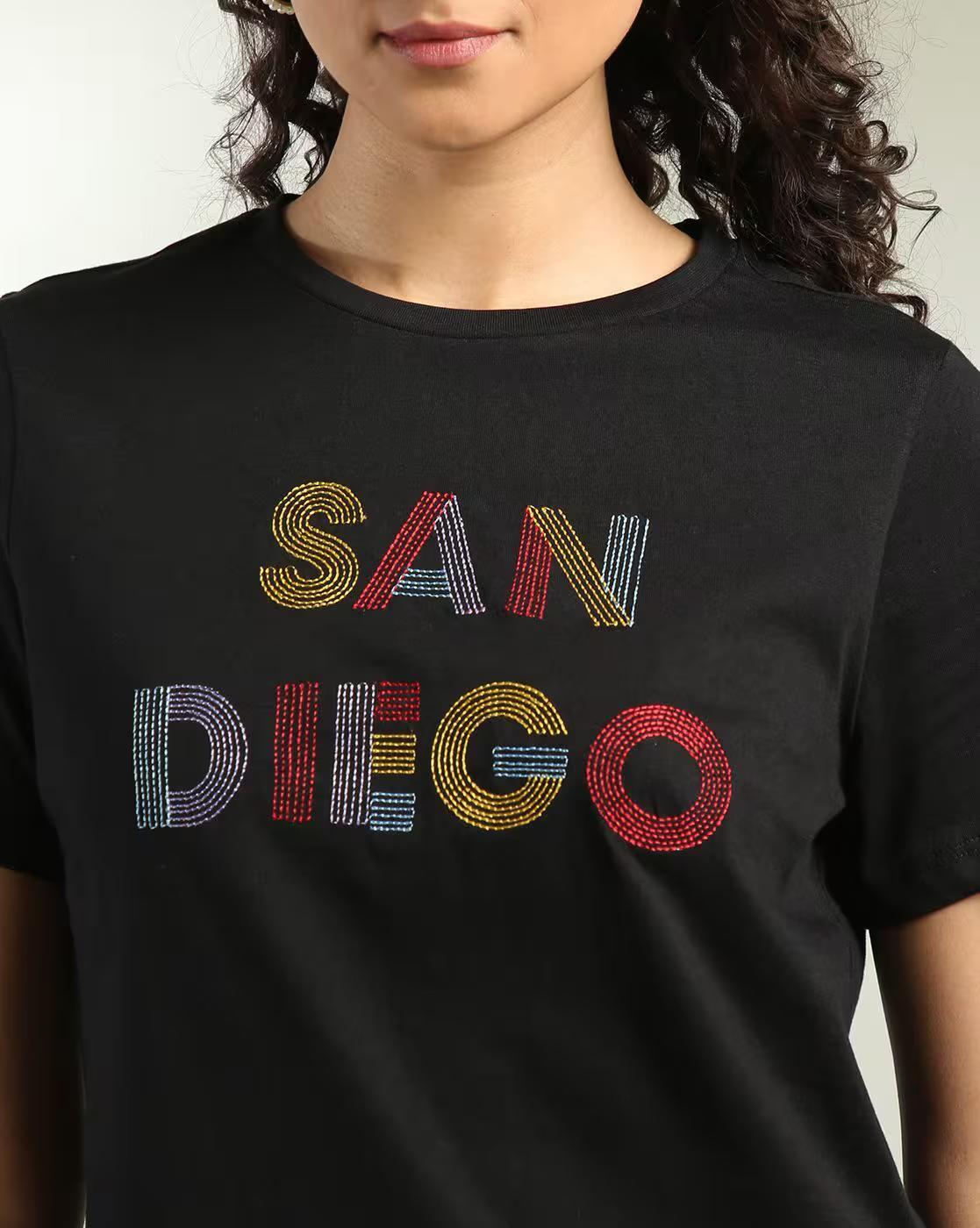 REGULAT FIT TEE, BLACK